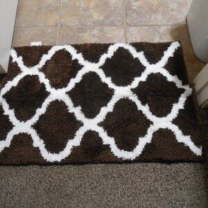 NEW Luxury microfiber Bath shower Mat brown & white 20X30 inches rubber backing